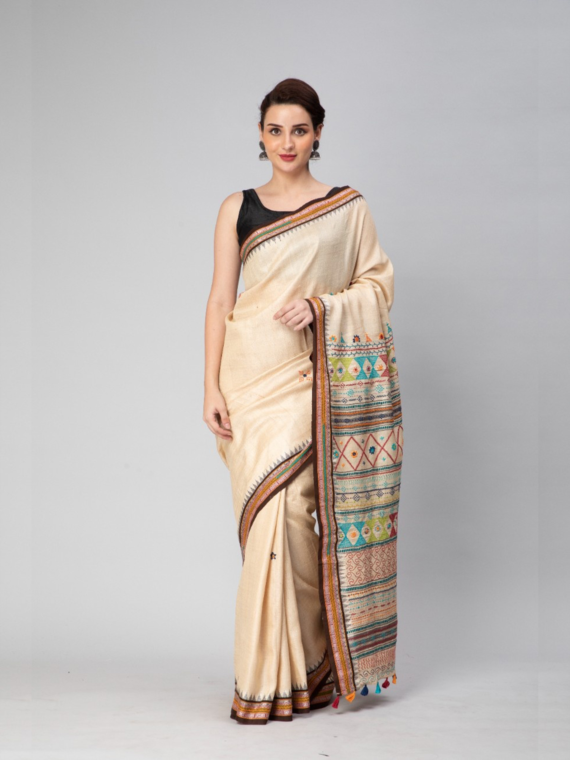 Karnati Kinar Kosa Silk Saree with Banjara Embroidery Work - Image 2