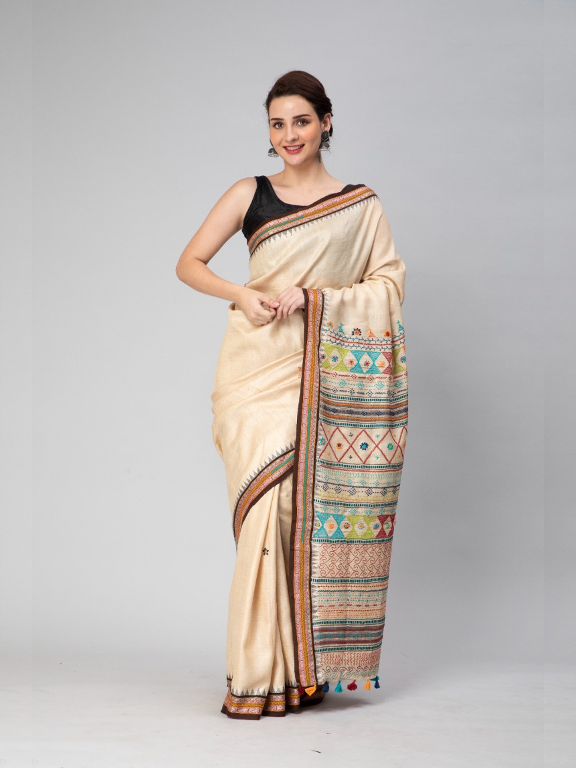 Karnati Kinar Kosa Silk Saree with Banjara Embroidery Work - Image 4