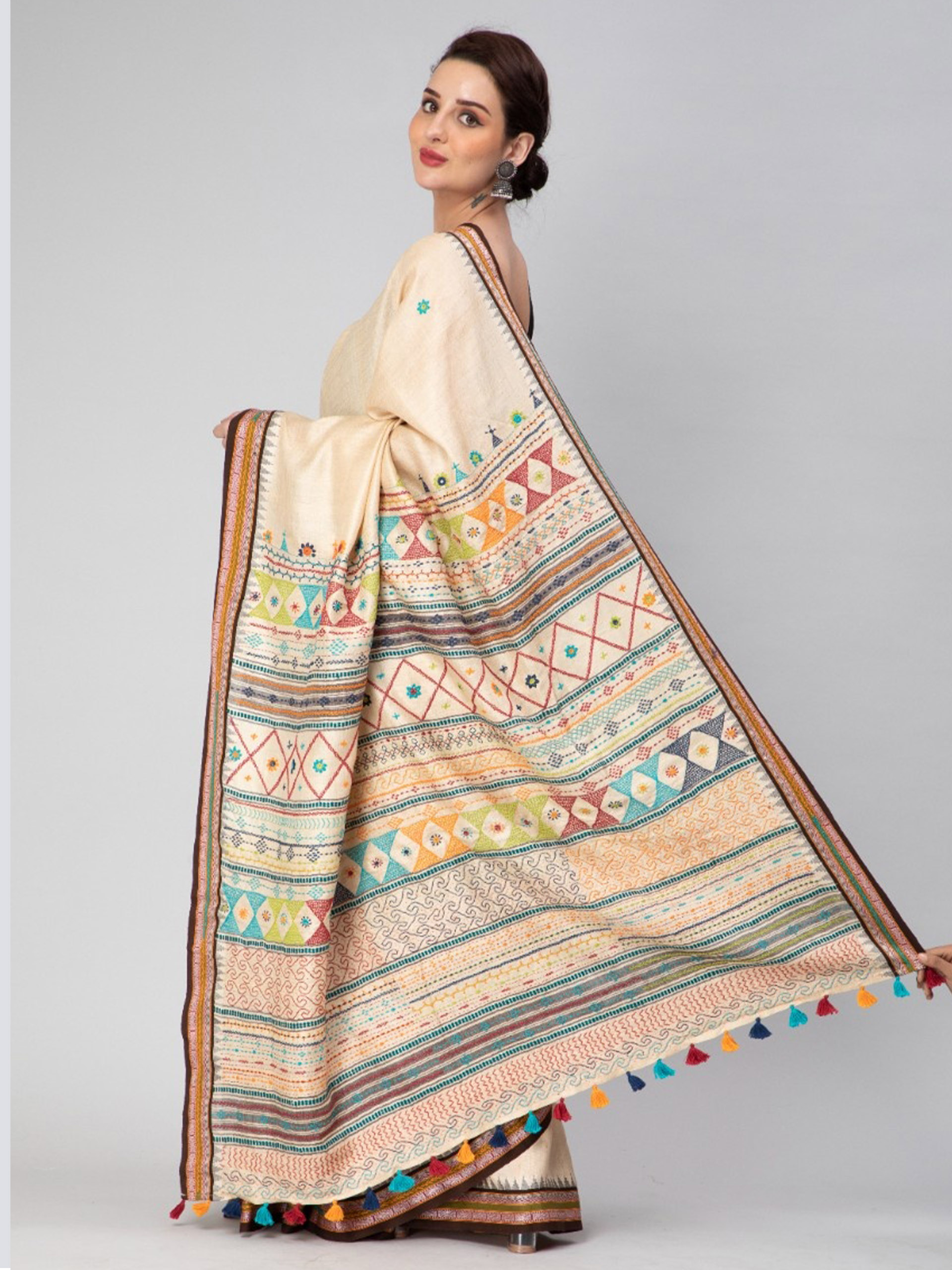 Karnati Kinar Kosa Silk Saree with Banjara Embroidery Work - Image 8