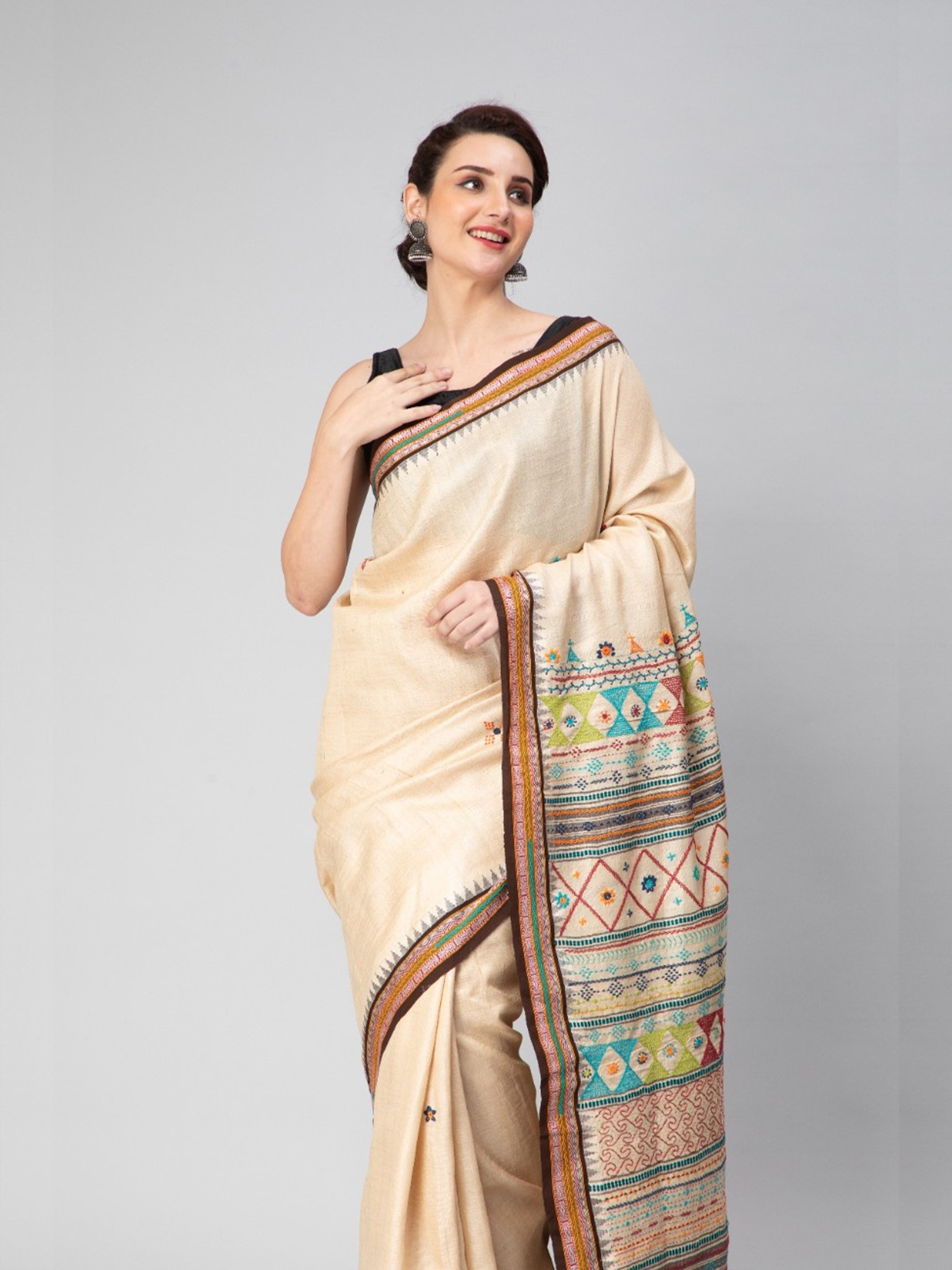 Karnati Kinar Kosa Silk Saree with Banjara Embroidery Work - Image 3